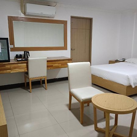 Punta Clark Hotel Clark Field Екстериор снимка