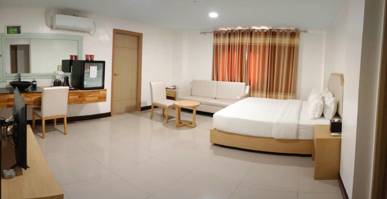 Punta Clark Hotel Clark Field Екстериор снимка
