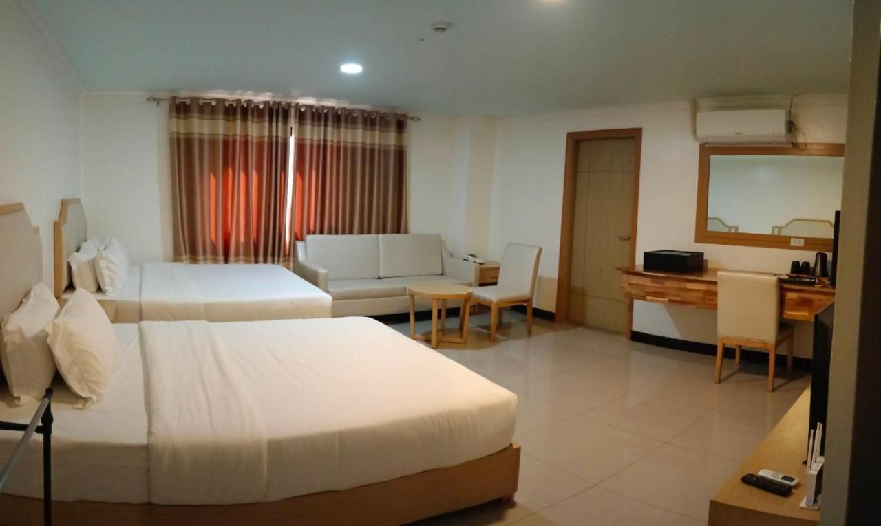 Punta Clark Hotel Clark Field Екстериор снимка