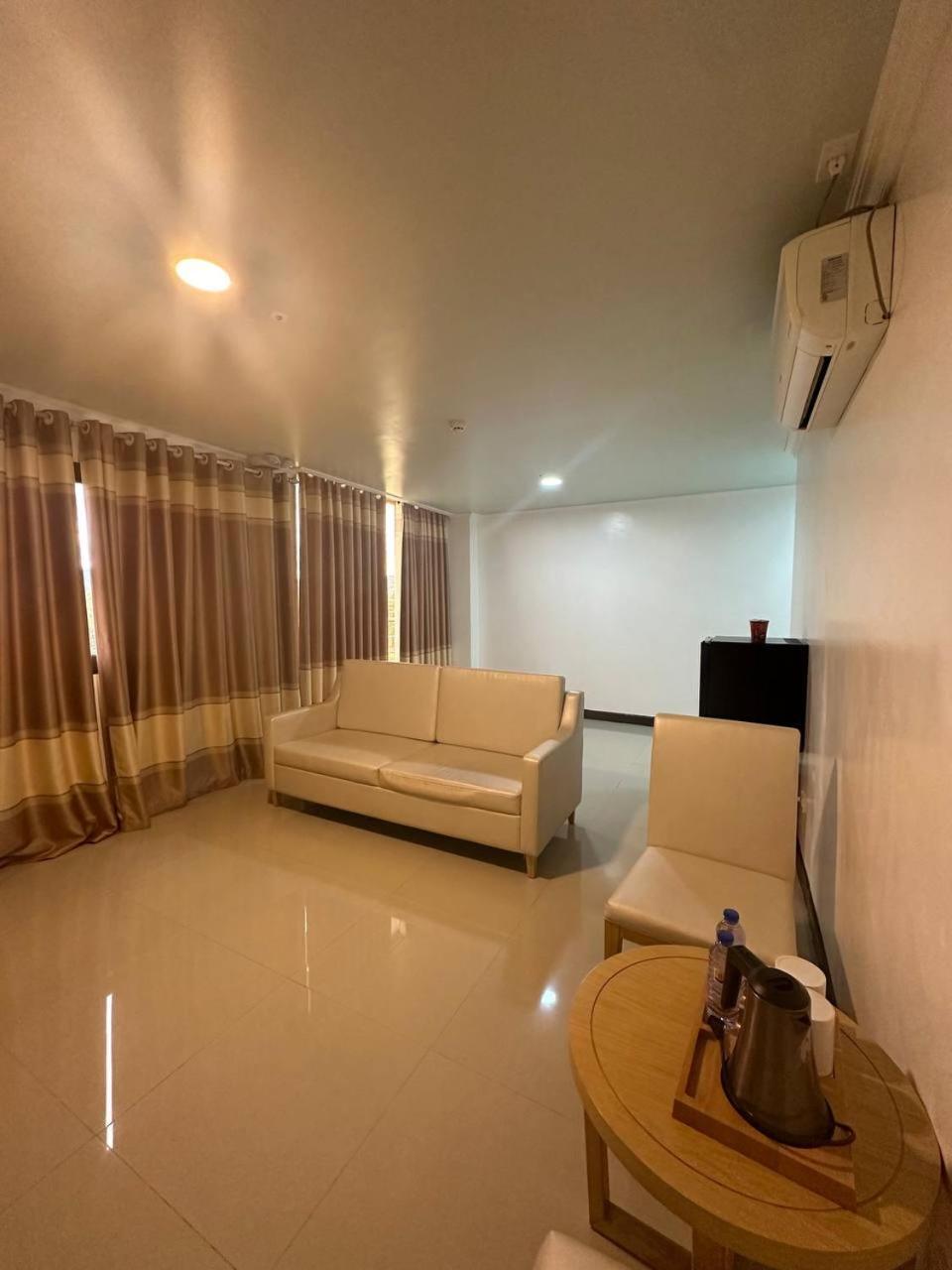Punta Clark Hotel Clark Field Екстериор снимка