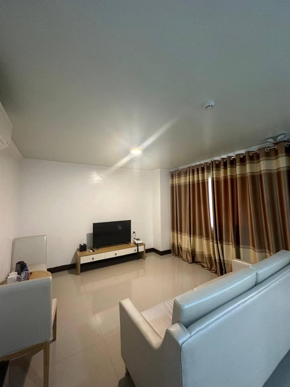 Punta Clark Hotel Clark Field Екстериор снимка