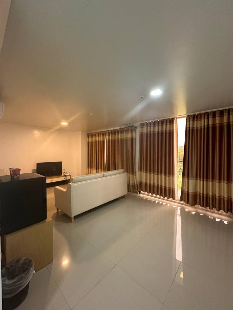 Punta Clark Hotel Clark Field Екстериор снимка