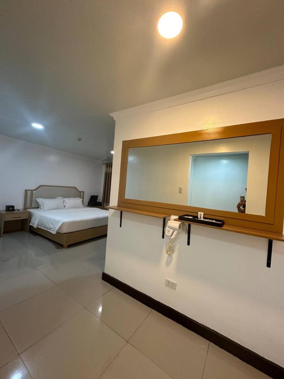 Punta Clark Hotel Clark Field Екстериор снимка