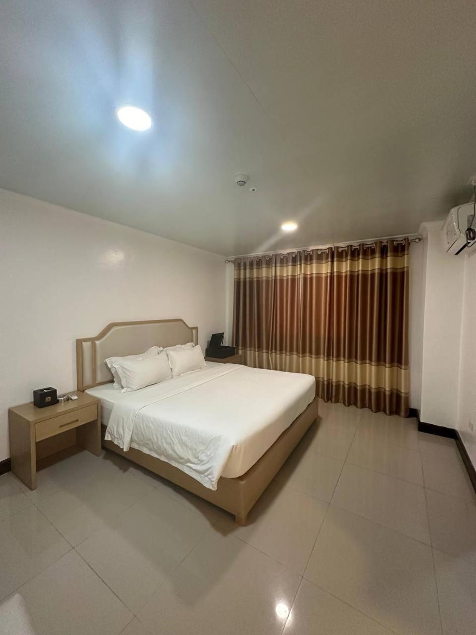 Punta Clark Hotel Clark Field Екстериор снимка