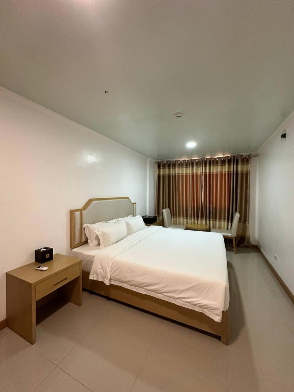 Punta Clark Hotel Clark Field Екстериор снимка