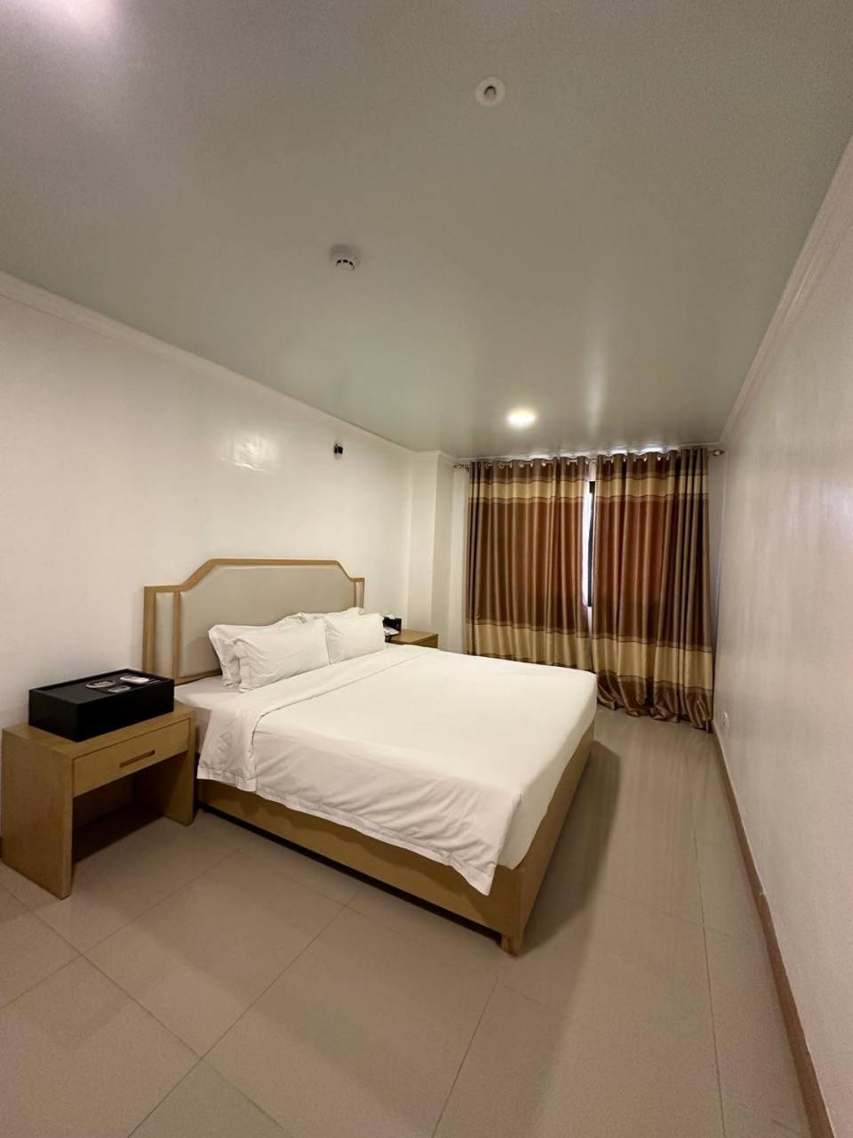 Punta Clark Hotel Clark Field Екстериор снимка
