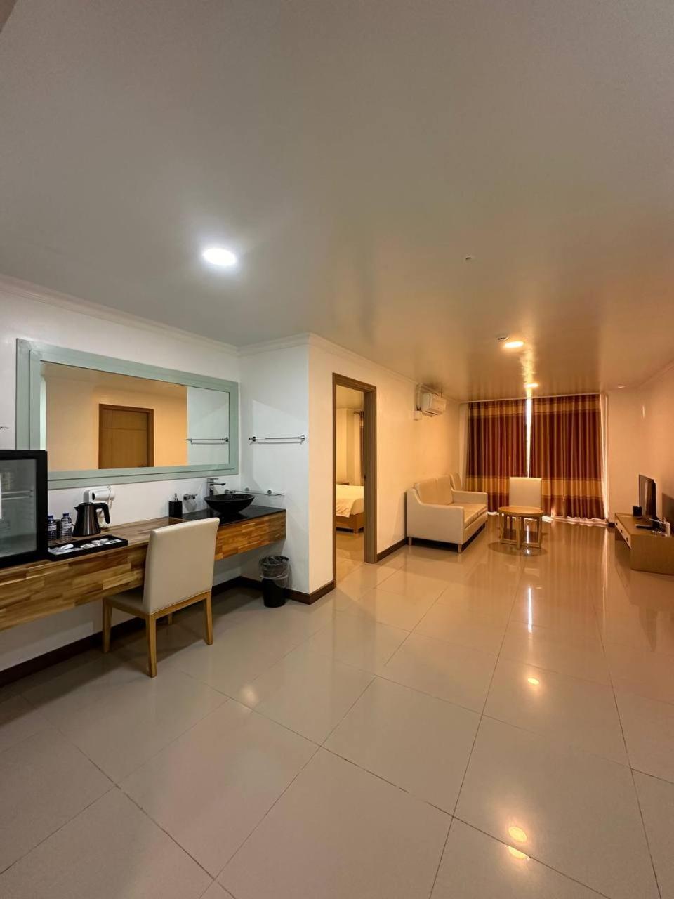 Punta Clark Hotel Clark Field Екстериор снимка