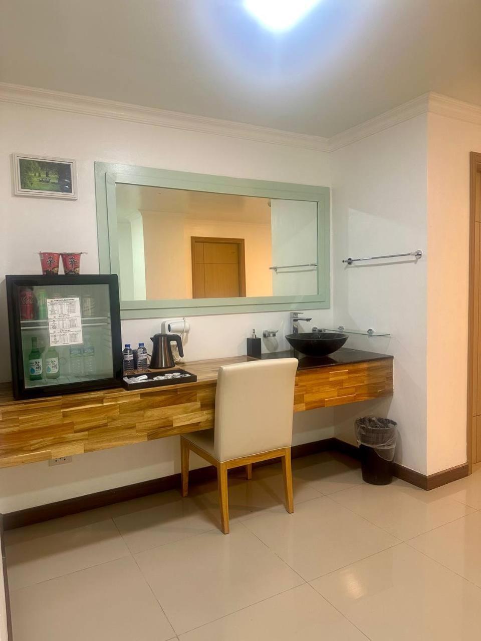 Punta Clark Hotel Clark Field Екстериор снимка