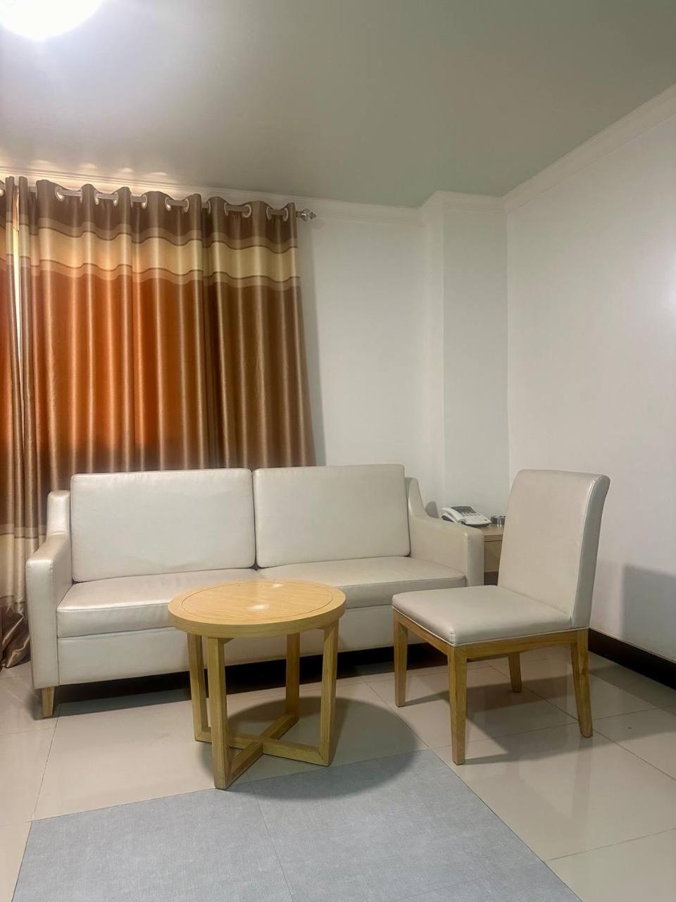 Punta Clark Hotel Clark Field Екстериор снимка
