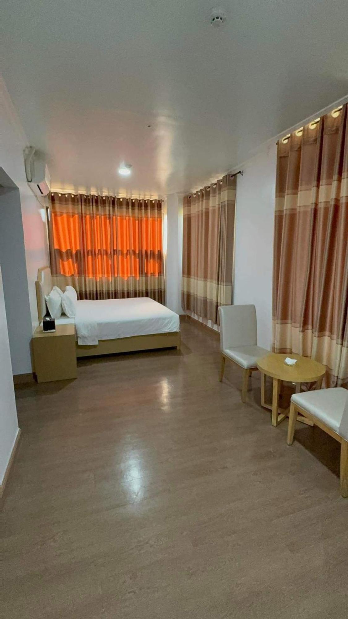 Punta Clark Hotel Clark Field Екстериор снимка